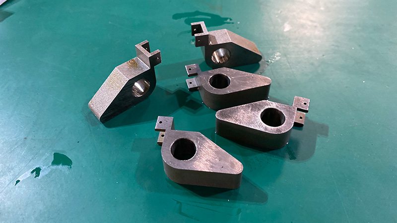 chi tiet cat day CNC